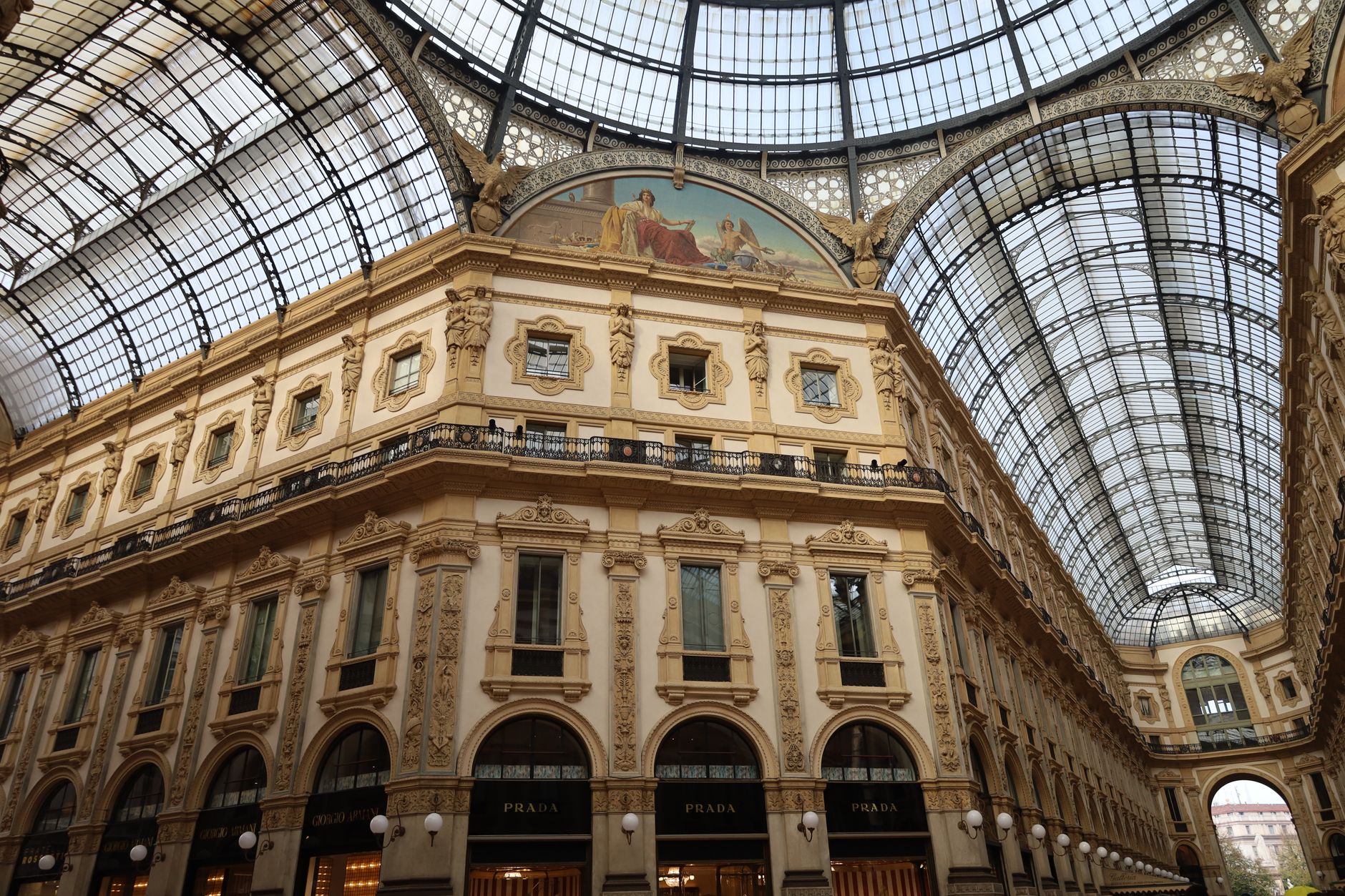 Milan luxury shops face worst unrest fears with troops deployed